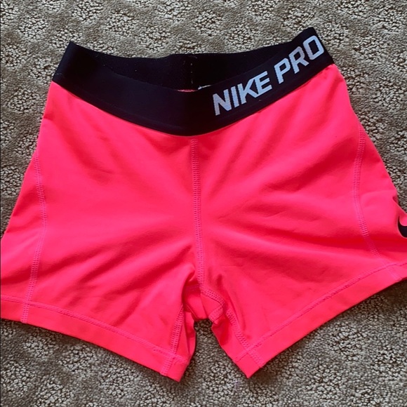 NIKE PROS - Picture 1 of 4